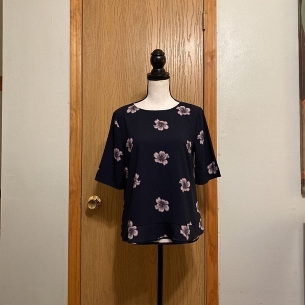 Ann Taylor Medium Blue w/Floral Print Short Sleeve Blouse - EUC